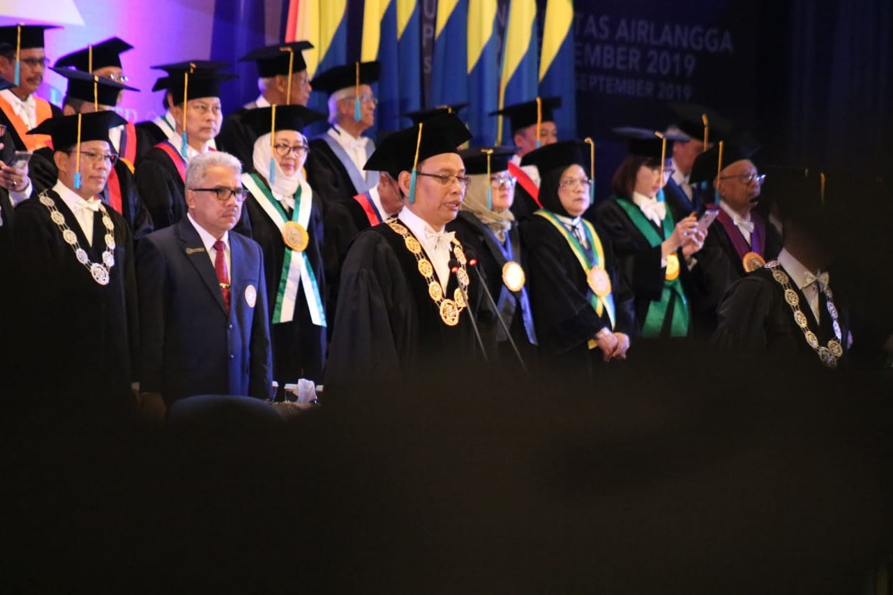 Read more about the article Rektor Wisuda 1.403 Lulusan UNAIR di Hari Ketiga Periode September 2019