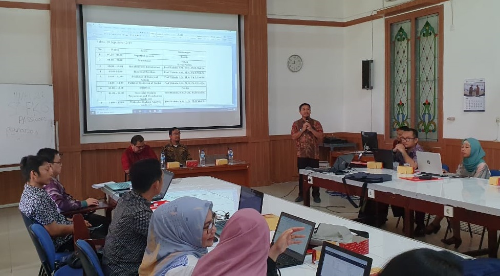 Read more about the article Research Center FKG UNAIR Adakan Workshop Biofilm dan Bioinformatika