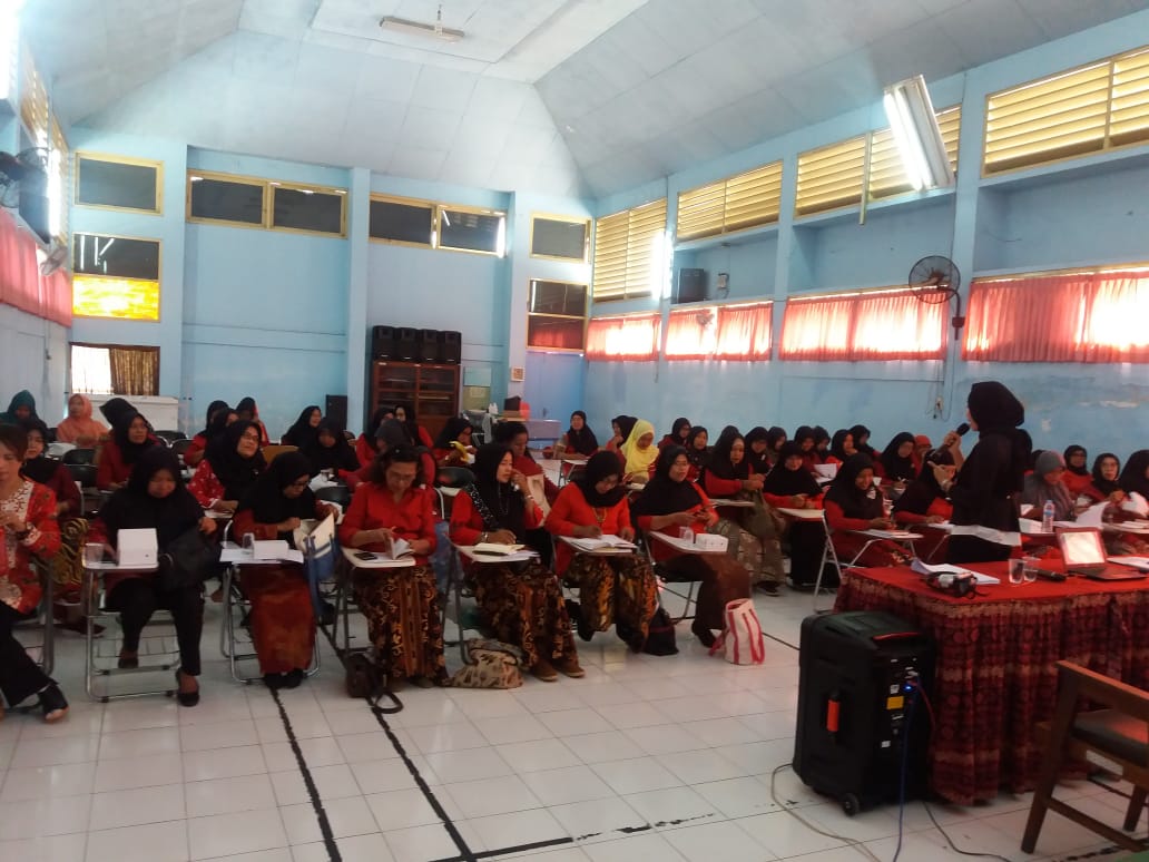 Read more about the article UNAIR Faculty of Psychology Lecturer Initiates Early Childhood Education Training in Krembangan