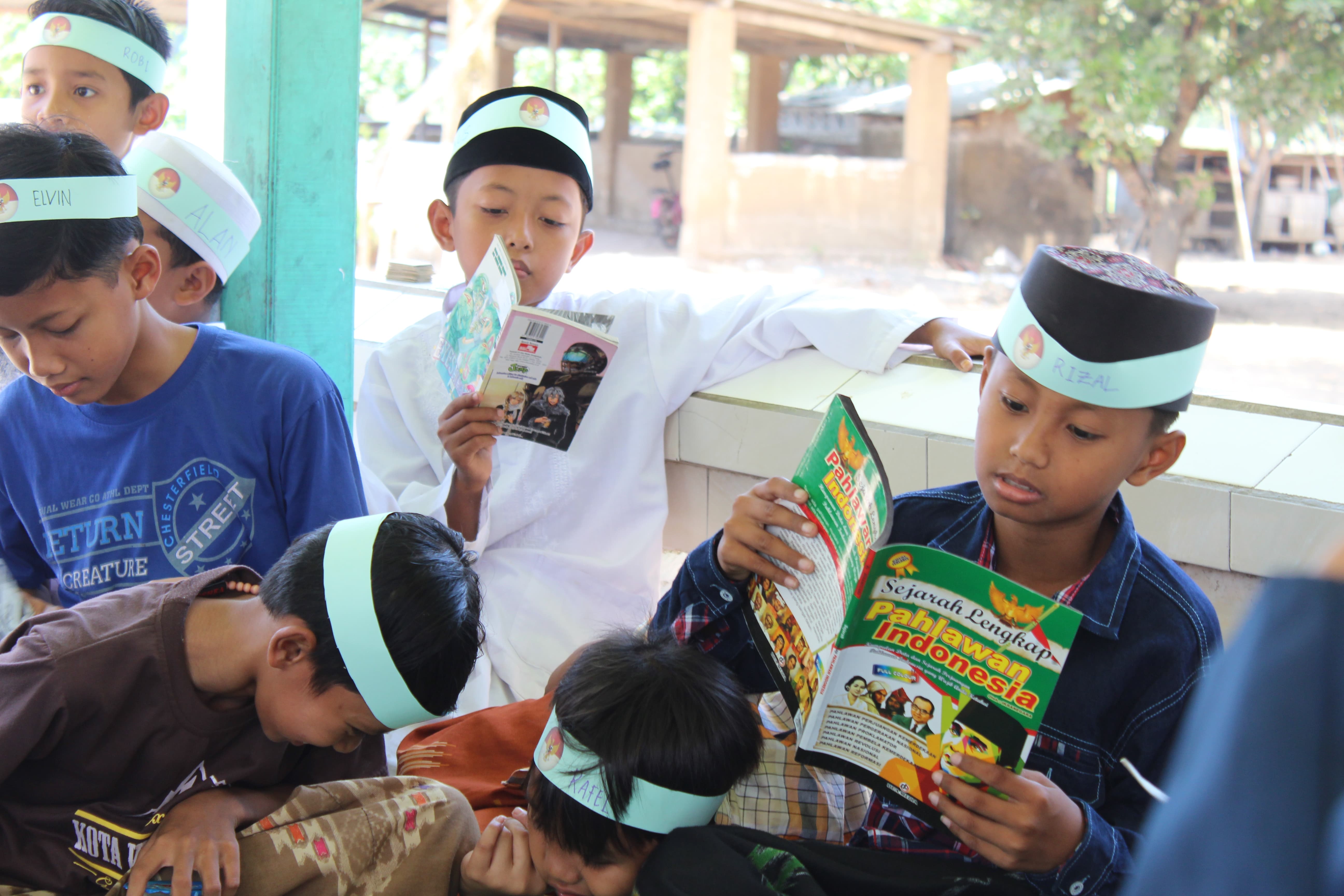 Read more about the article Tingkatkan Literasi Anak, FORMARA UNAIR Wujudkan Program Gubuk Baca di MI Kanzul Ulum Bangkalan
