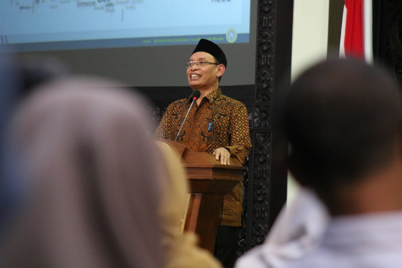 Read more about the article Pesan Rektor UNAIR Kepada Calon Pemimpin Daerah di Era Disrupsi
