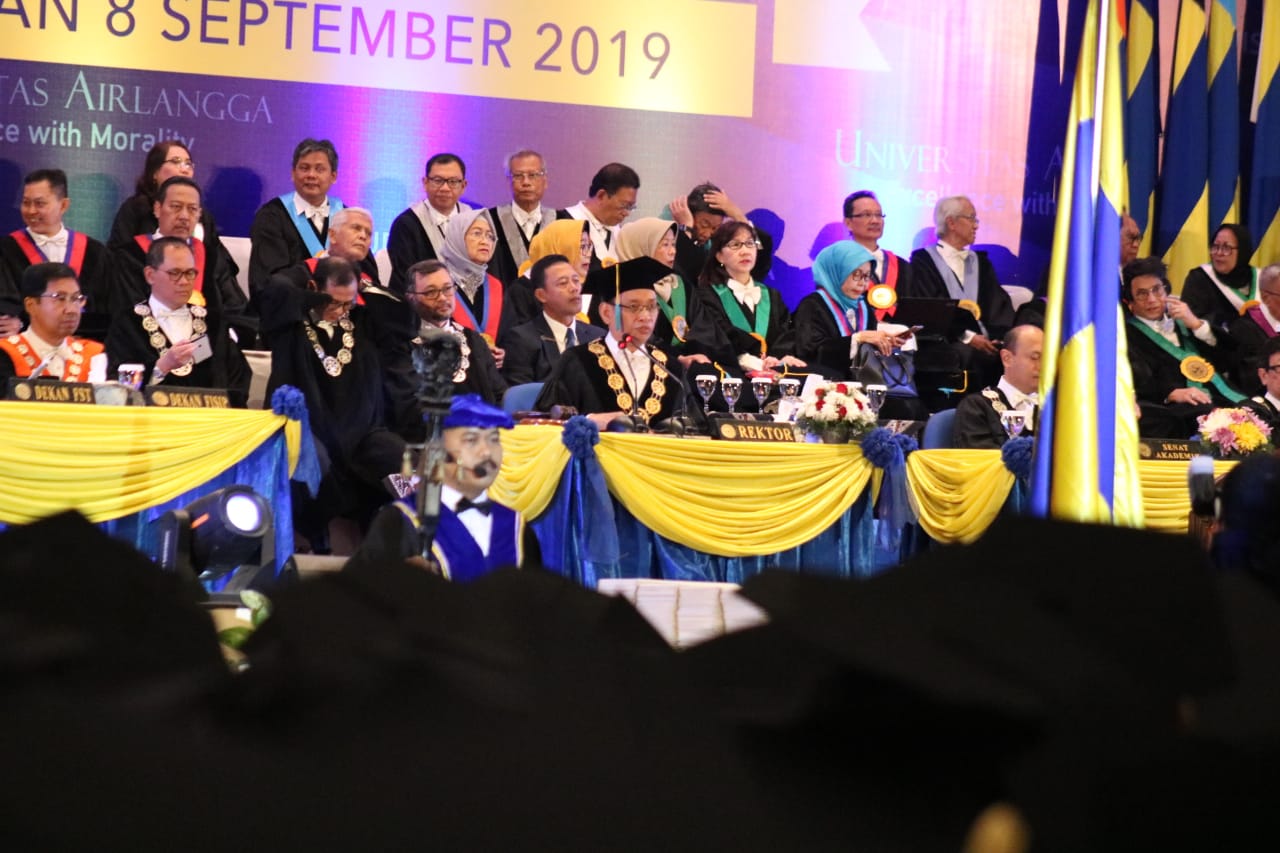 Read more about the article Hari Kedua Periode September 2019, Rektor Wisuda 1.298 Lulusan
