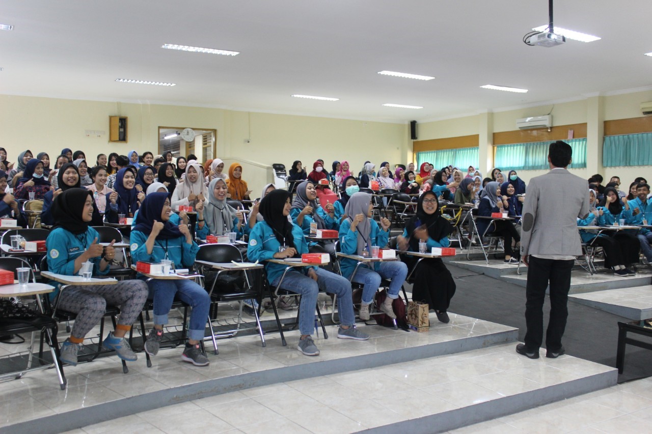 Read more about the article HIMA Teknik Gigi Tumbuhkan Jiwa Wirausaha Mahasiswa melalui Workshop