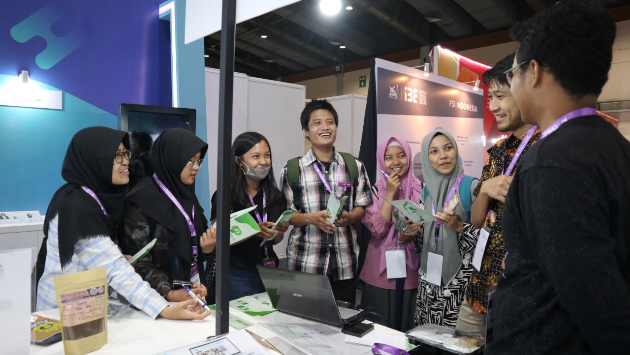 Read more about the article Alumni FPK Kenalkan Aplikasi Rumput Laut di Pameran Teknologi I3E