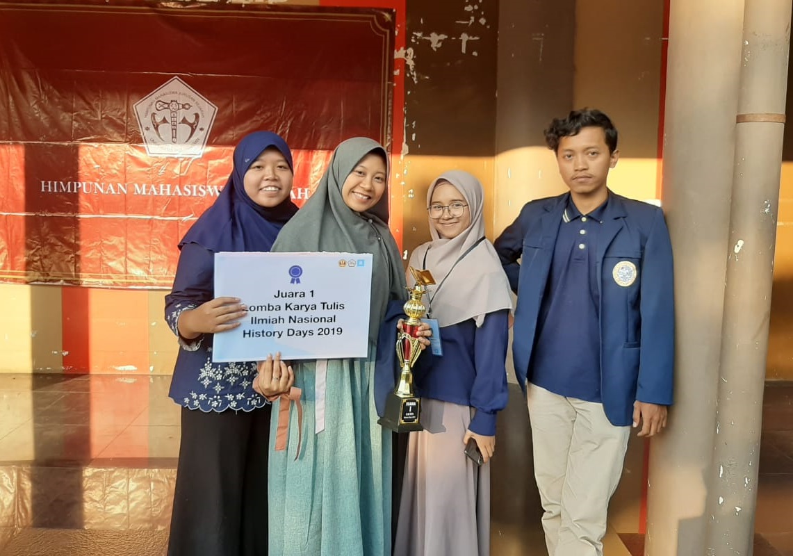 Read more about the article Angkat Sejarah Pendidikan, Mahasiswa UNAIR Berhasil Juara 1 LKTIN di Bandung