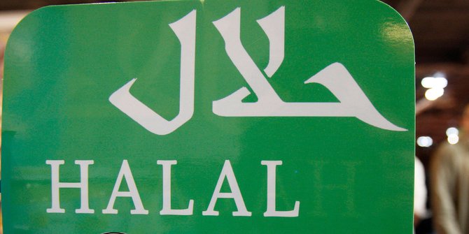 Read more about the article Label halal: Antara Religiusitas dan Penilaian Konsumen