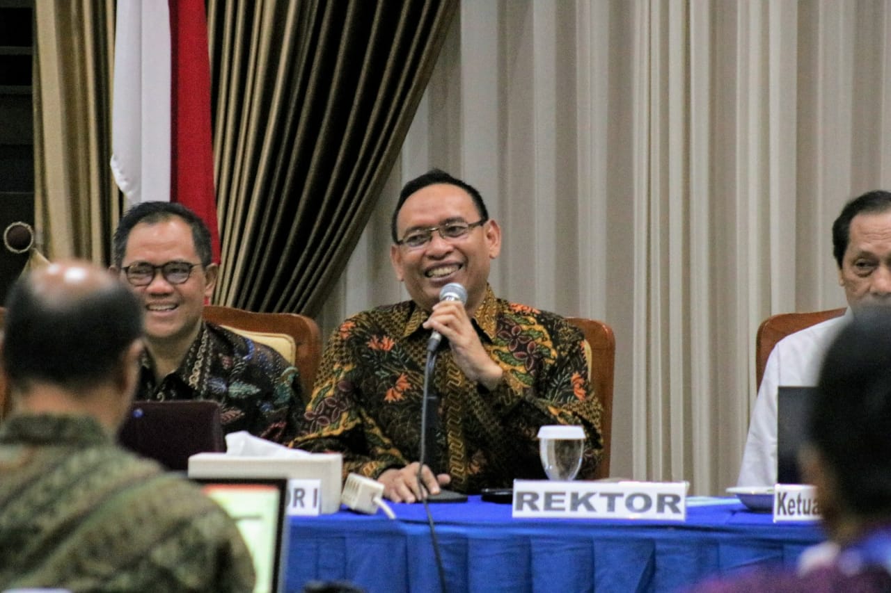 Read more about the article Rapat Pimpinan Triwulan Tiga, Rektor: Ayo Berbenah Bersama-sama