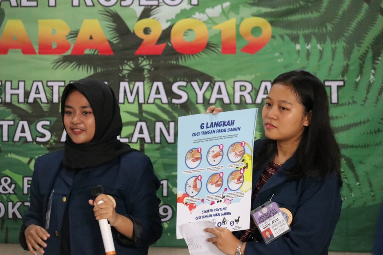 Read more about the article Belajar Mengabdi, Mahasiswa Baru FKM UNAIR Adakan Sospro Alghaba
