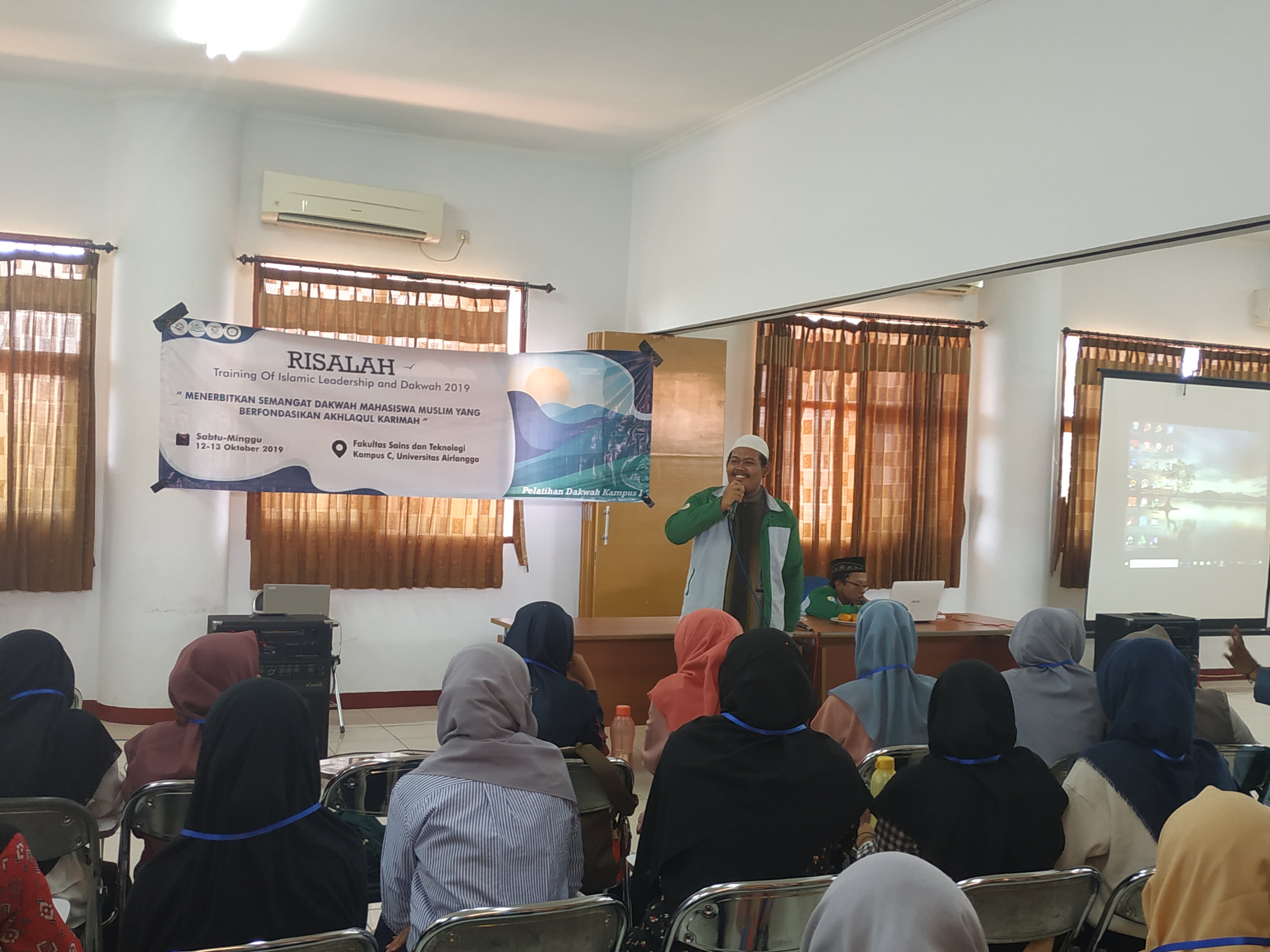 Read more about the article Jamaah Intelektual Mahasiswa Muslim UNAIR Cetak Da’i Muda Melalui Pelatihan Dakwah Kampus