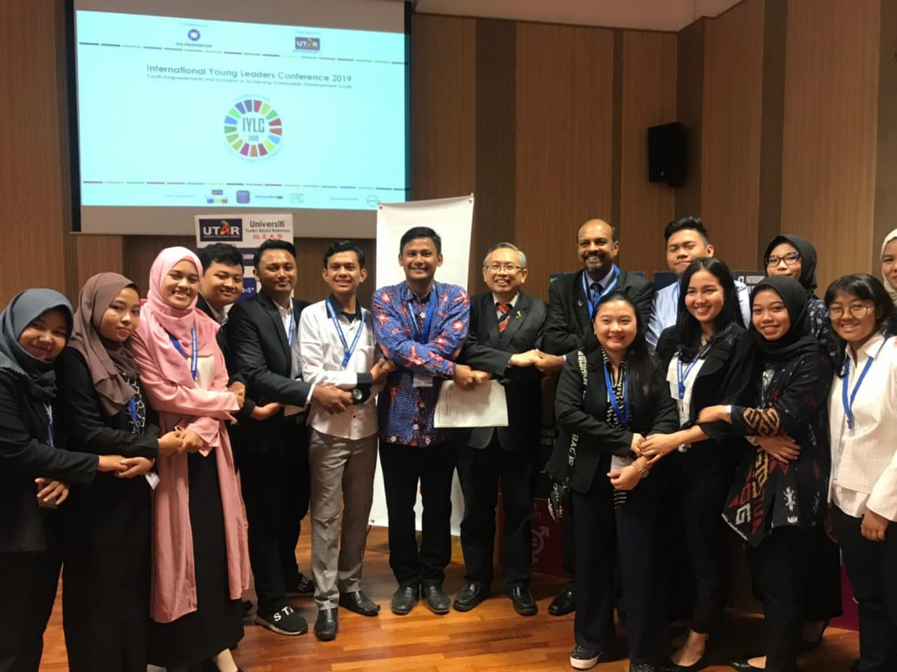 Read more about the article Twenty UNAIR Accounting Students Discuss SDGs in Malaysia