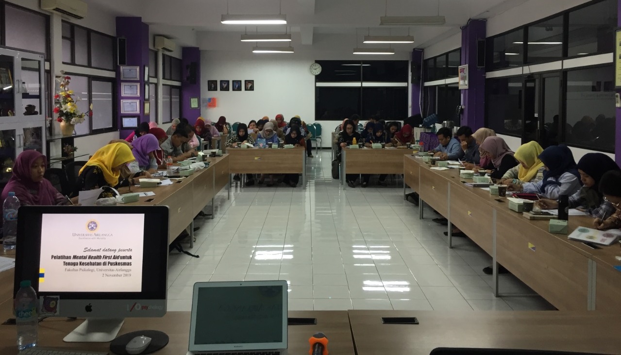 Read more about the article UNAIR Faculty of Psychology holds mental health training for staff of Community Health Centers in Surabaya