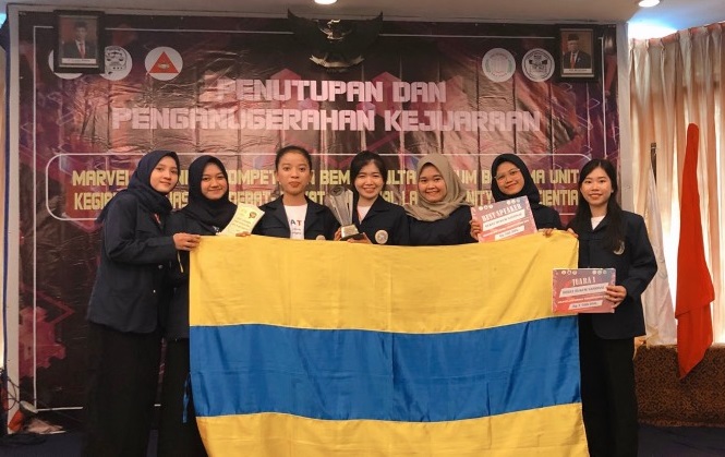 Read more about the article Kalahkan UI dan UNS, Srikandi Hukum UNAIR Raih Juara 1 Debat Nasional di Semarang