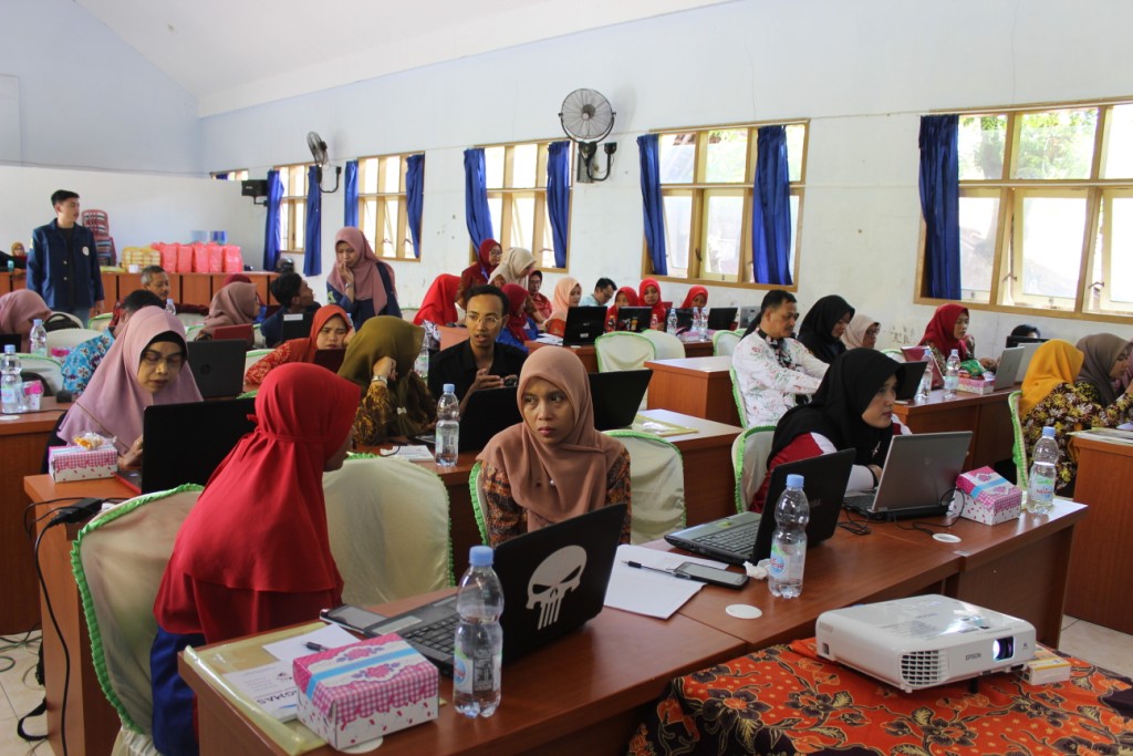 Read more about the article Taburkan Tirta Pengetahuan, Prodi Akuntansi Adakan Pelatihan Bagi Guru SMA/SMK Se-Banyuwangi