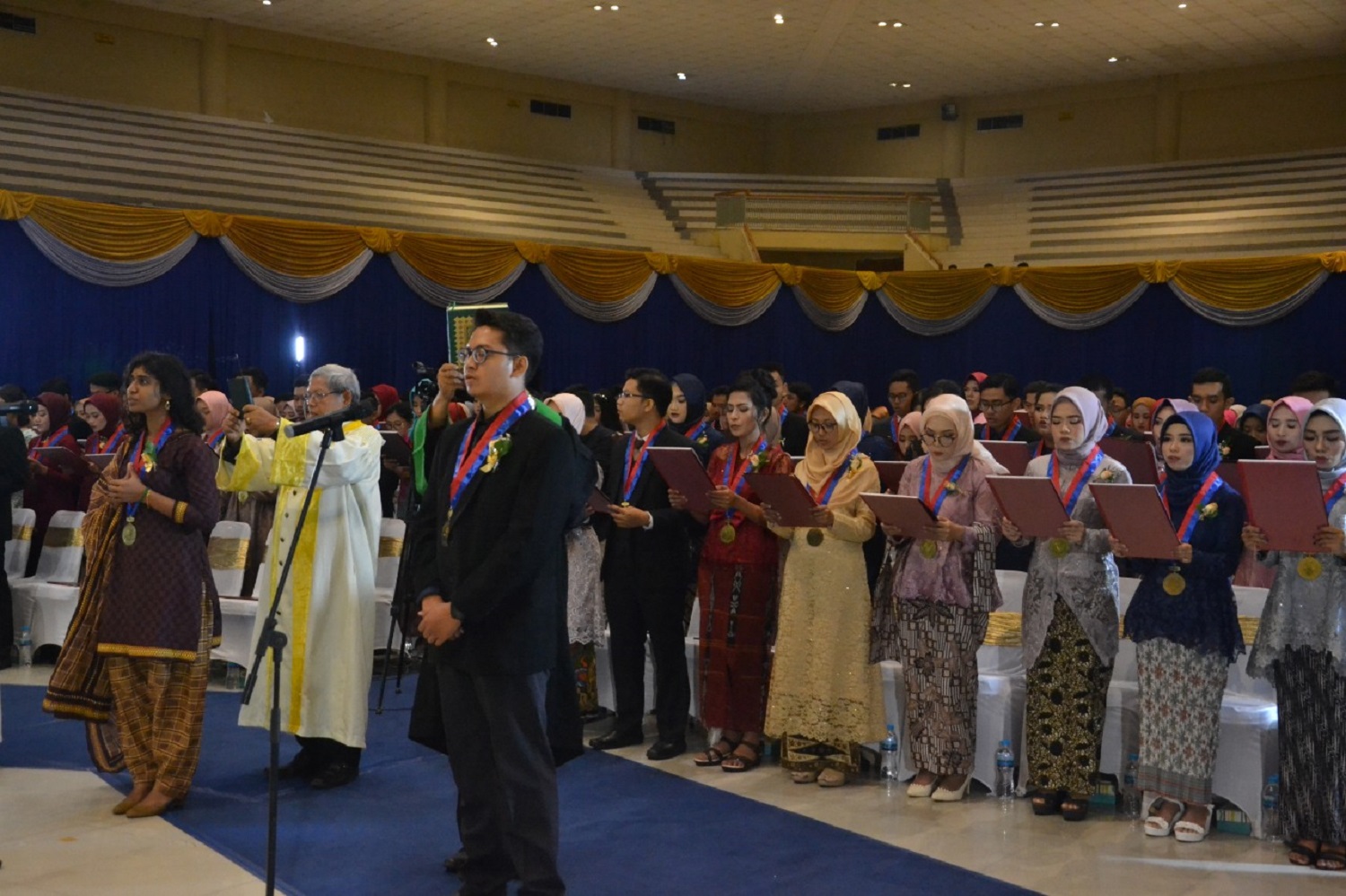Read more about the article In this Inauguration event, FKH UNAIR has the most veterinarians number in its history