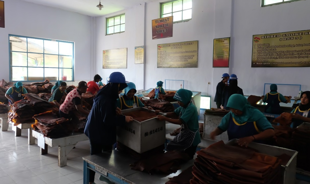 Read more about the article UNAIR student community service program in Pondokrejo develops regional potential through branding