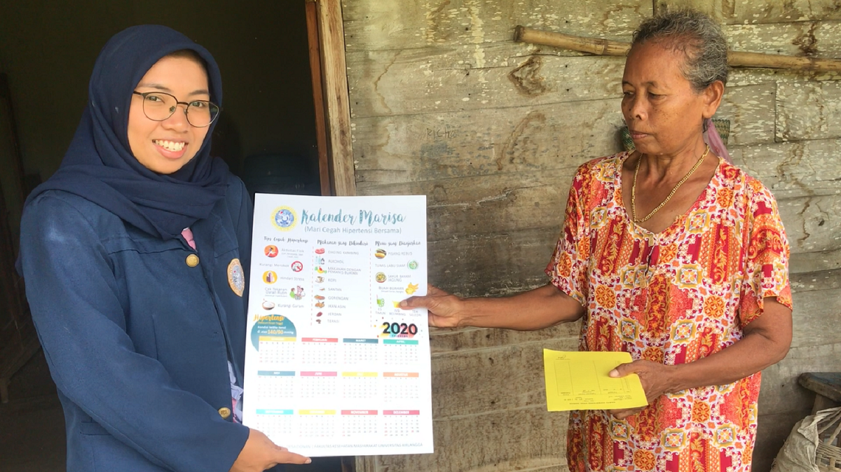 Read more about the article FKM students distribute cards for Donan Village resident to prevent hypertension