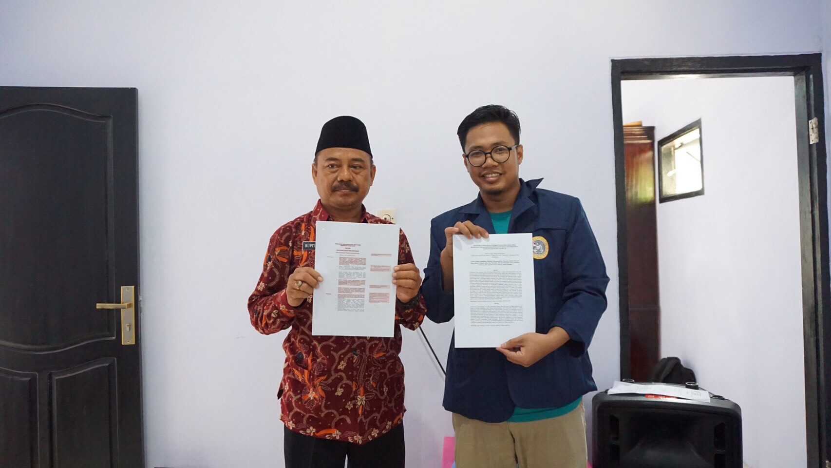 Read more about the article Bersama Kades Desa Bendungan, Tim KKN BV Pasuruan Rancang Peraturan Desa