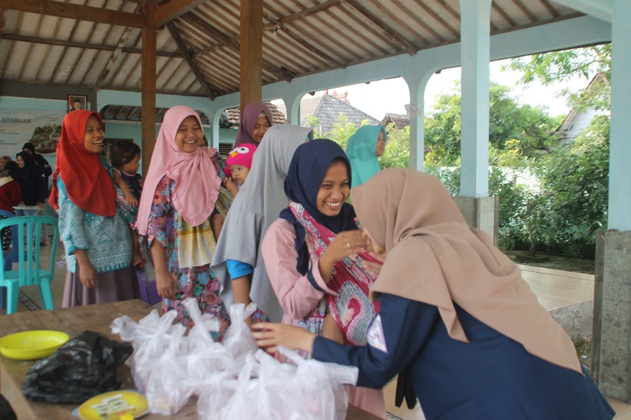 Read more about the article Mahasiswa PKL Lakukan Upaya Selamatkan Baduta dari Asap Rokok