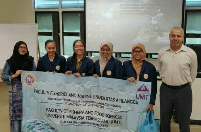 Read more about the article Belajar Bersama: Mahasiswa Perikanan UNAIR Identifikasi Bakteri Ikan dan Udang di Malaysia