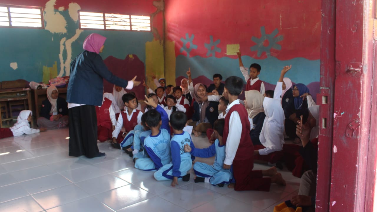 Read more about the article Focus on education and preserve the environment with Bidikmisi UNAIR