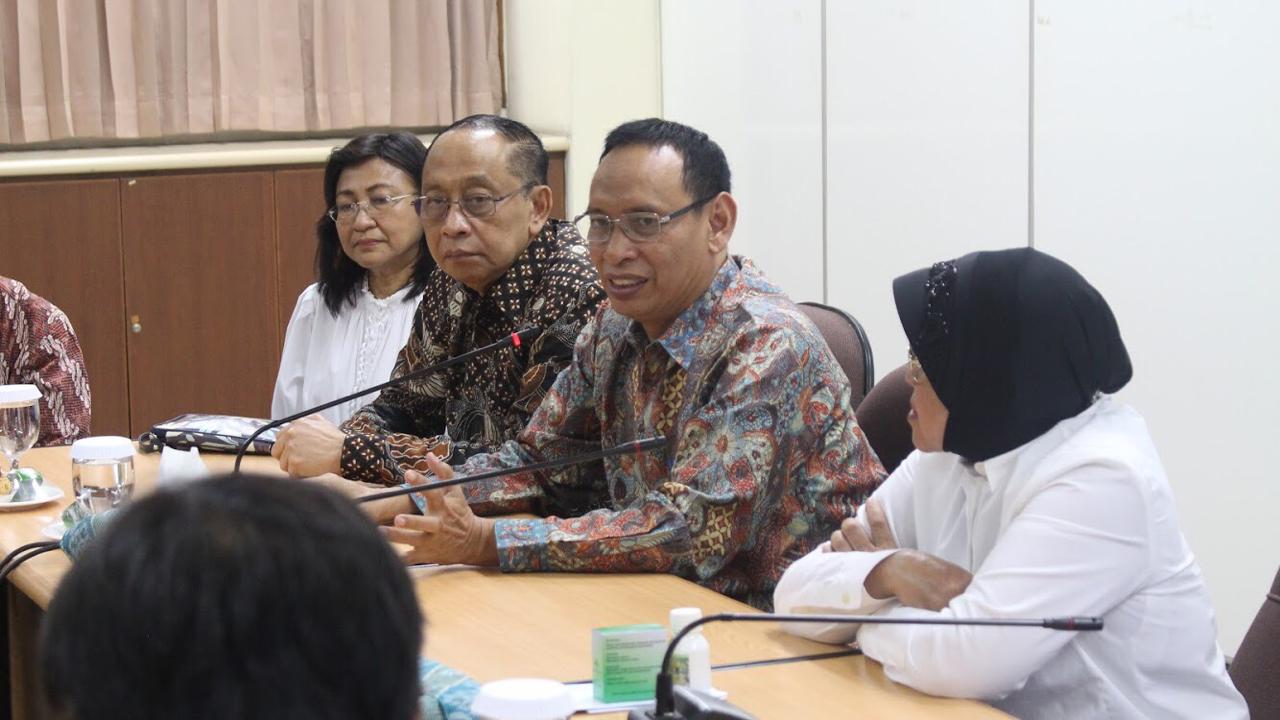 Read more about the article Collaboration of UNAIR – Surabaya City government deal with Coronavirus spread