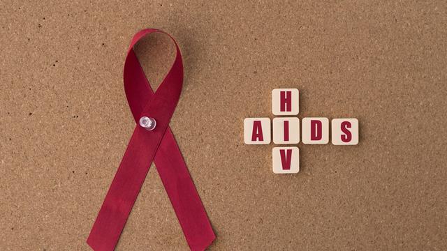 Read more about the article Korelasi Oral Hairy Leukoplakia, Terapi Antiretroviral Aktif, Kadar CD4+ pada Penderita Anak dengan HIV