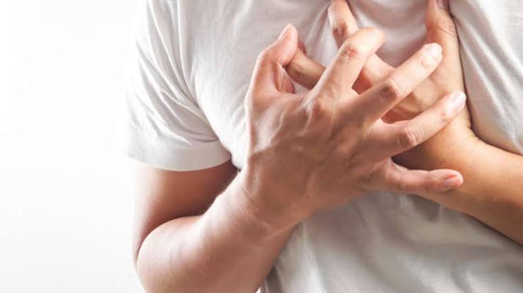 Read more about the article Kenali Beda Gejala Penyakit Jantung dan Maag yang Hampir Mirip