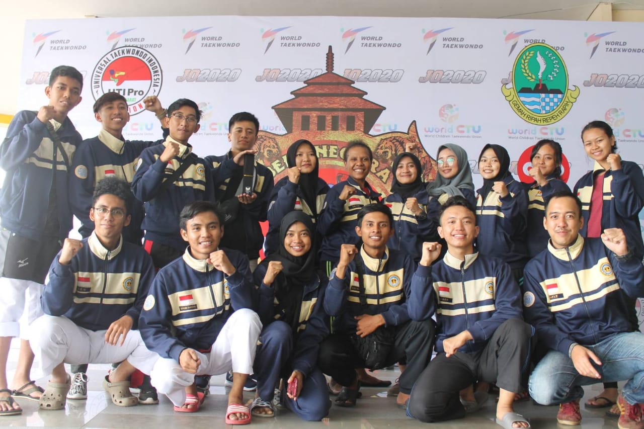 Read more about the article Ksatria Airlangga Borong 6 Medali pada Kejuaraan Taekwondo Nasional