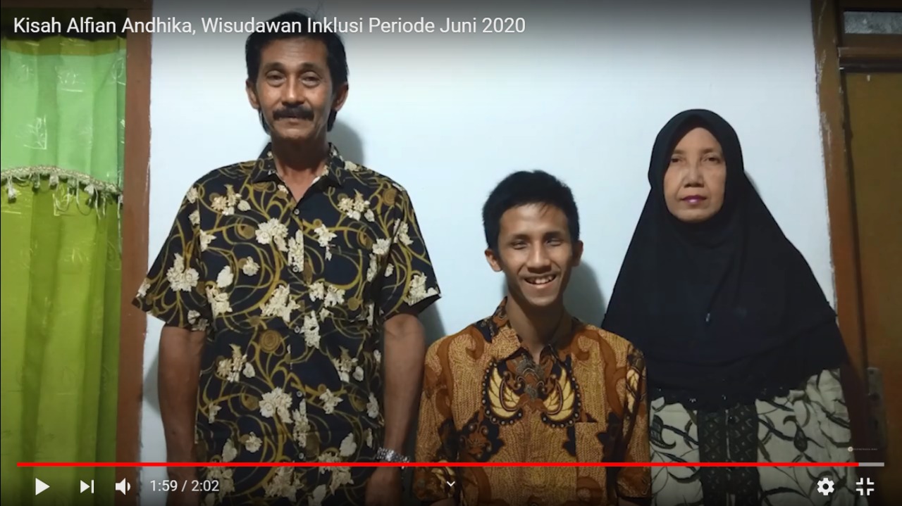 Read more about the article Kisah Alfian Andhika, Wisudawan Inklusi yang Penuh Inspirasi