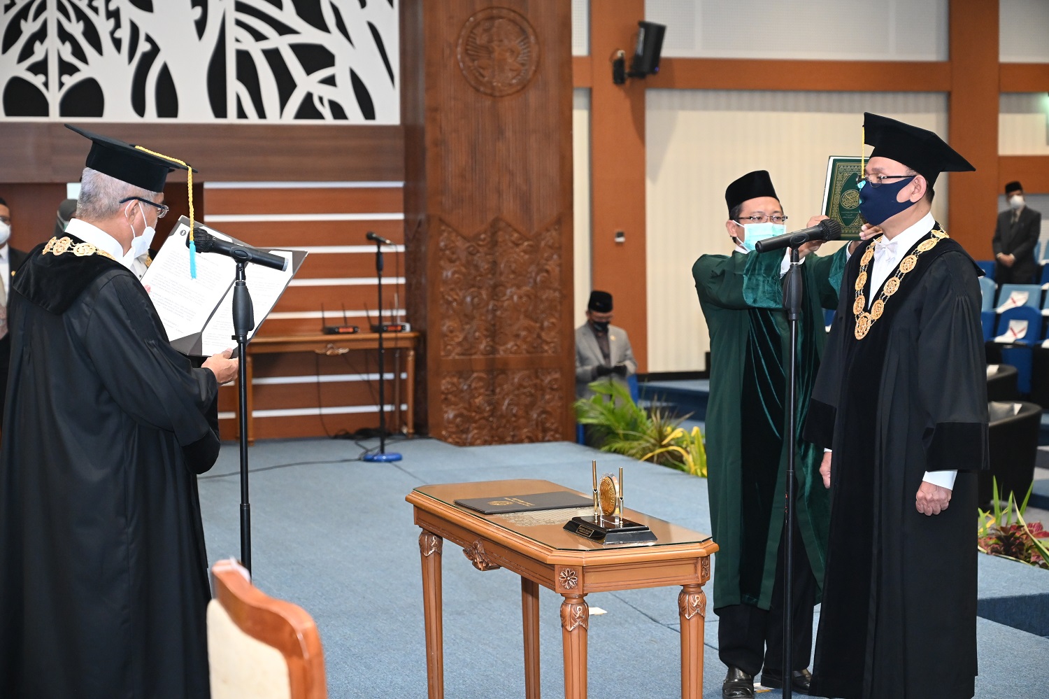 Read more about the article Elected by acclamation, Prof. Nasih appointed as UNAIR Rector