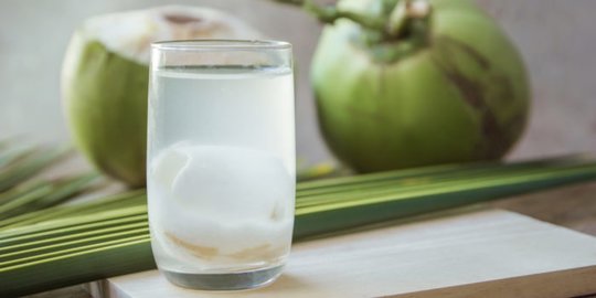 Read more about the article Perbandingan Efektivitas Minuman Air Kelapa dengan Susu UHT Sebagai Media Penyimpanan Gigi Avulsi