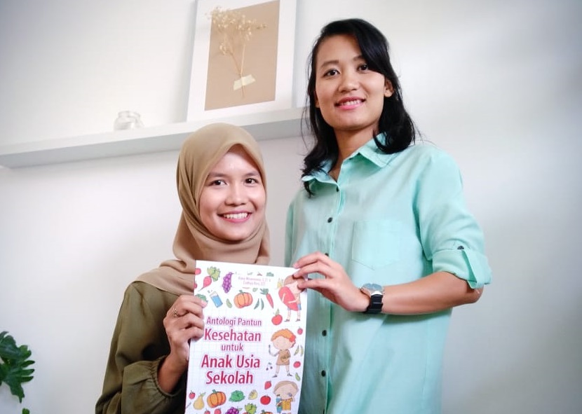 Read more about the article Hobi Menulis, 2 Mahasiswa FK Terbitkan Buku Antologi Kesehatan dan Edukasi Reproduksi