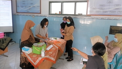 Read more about the article Dosen Kimia UNAIR Sosialisasikan Natto dan Soy Yogurt sebagai Makanan Bernutrisi