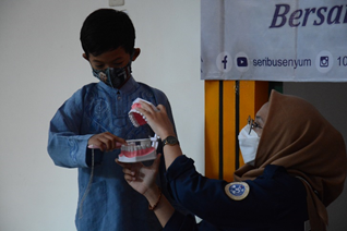 Read more about the article Dental health education for Sulung urban community from BEM FKG UNAIR
