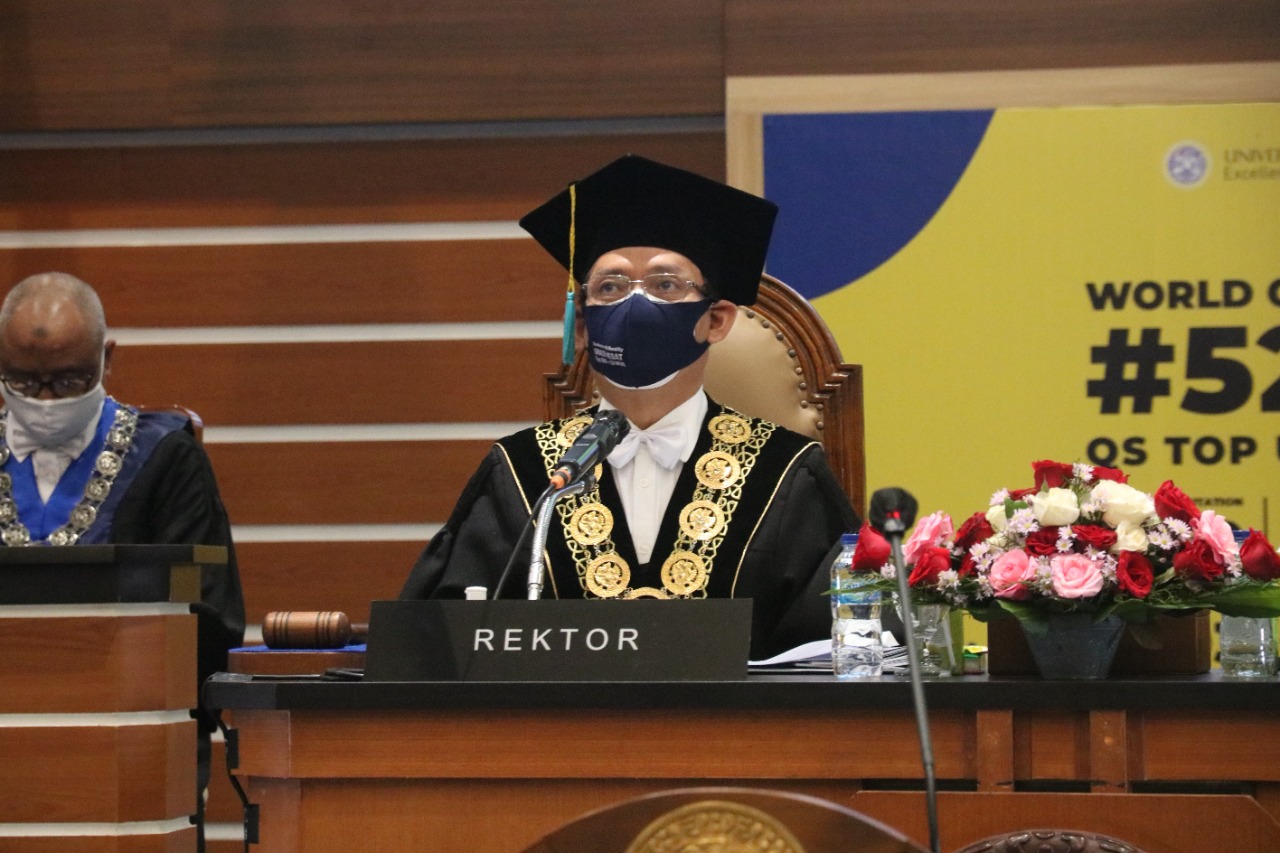 Read more about the article Rektor UNAIR Dorong Guru Besar Terus Kembangkan Penelitian