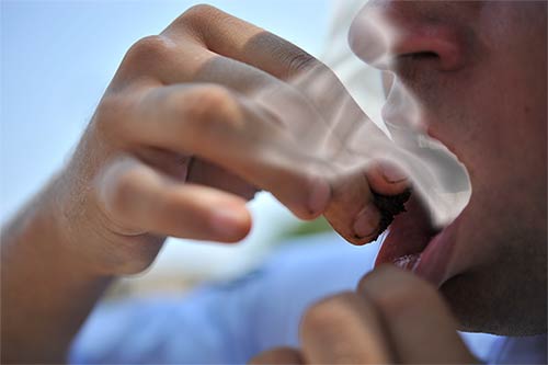 Read more about the article Melanosis Mulut: Perubahan Warna Mukosa pada Kebiasaan Merokok