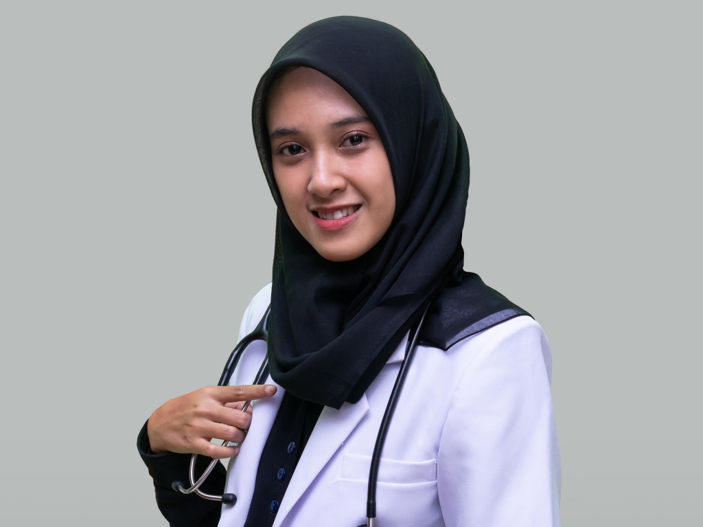 Read more about the article Cerita Risma Diana, Lulusan Terbaik Dokter Hewan UNAIR Periode 165