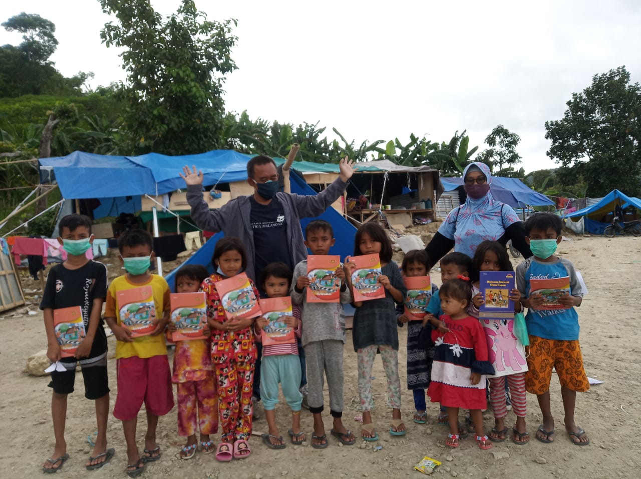 Read more about the article Floating Hospital volunteers hold trauma healing activity for West Sulawesi earthquake victims