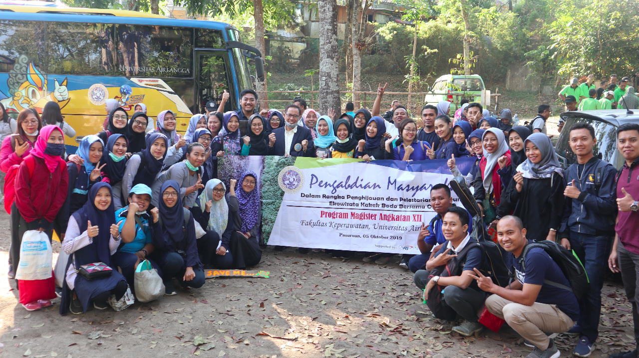 Faculty of Nursing academic community after community service activities. (Photo: By courtesy)