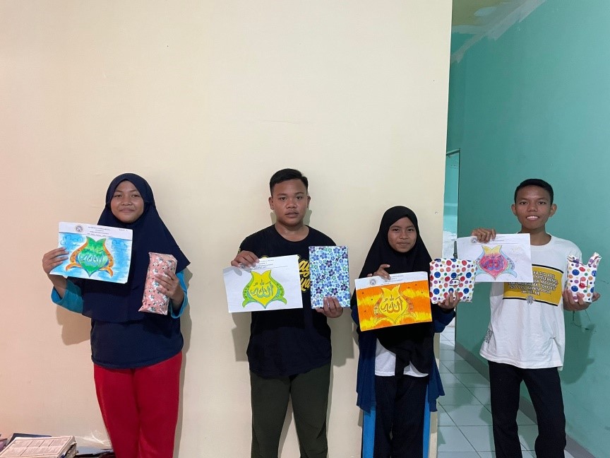 Read more about the article Tingkatkan Kreativitas Anak-Anak, KKN UNAIR Adakan Festival Kaligrafi