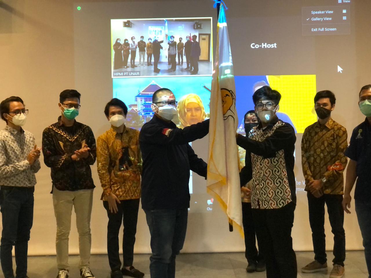Read more about the article Officially inaugurated, Head of HIPMI PT UNAIR 2021 focuses on entrepreneurship development among students