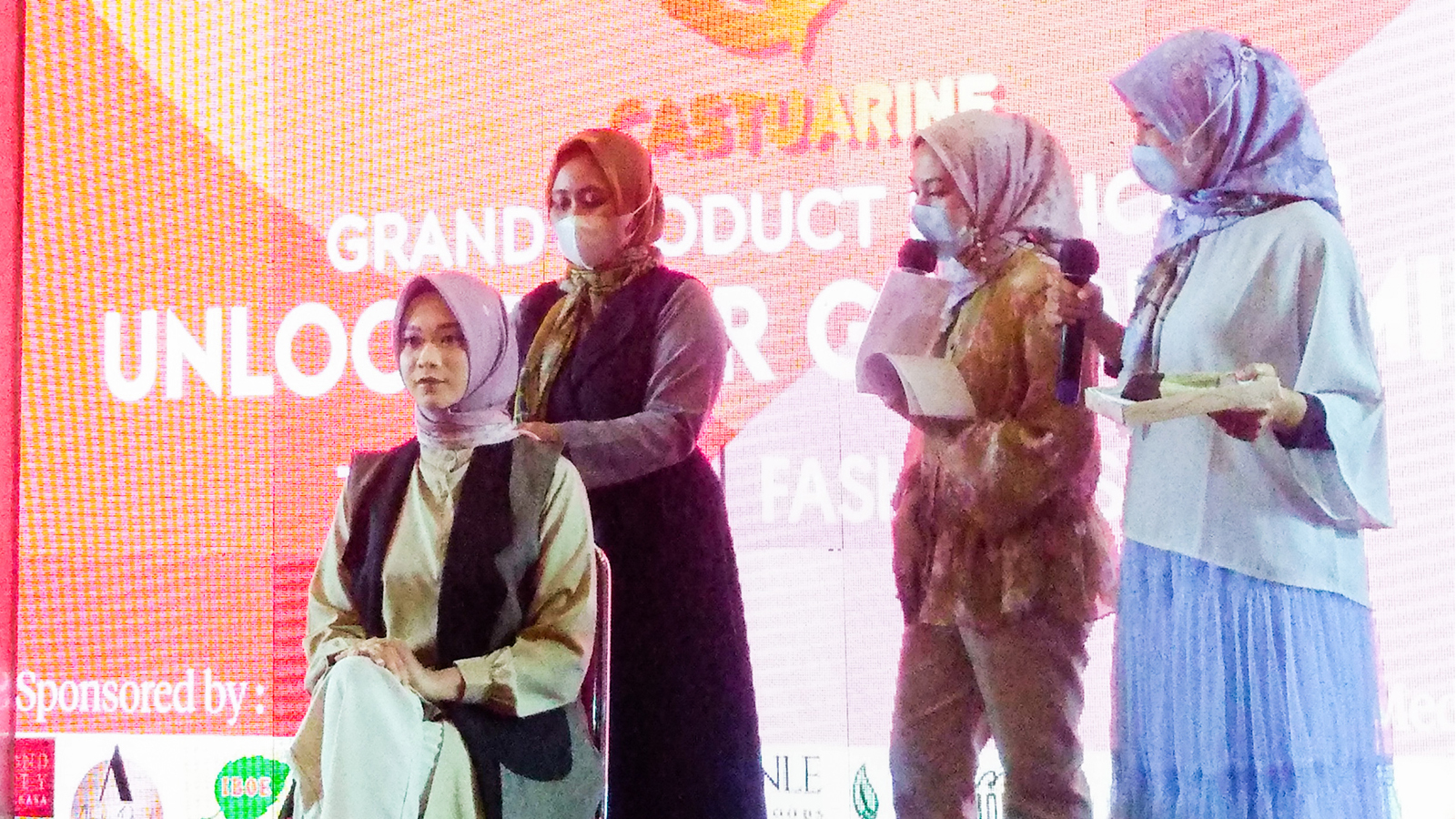 Read more about the article Bisnis Hijab, Alumnus UNAIR Usung Tema Kehidupan