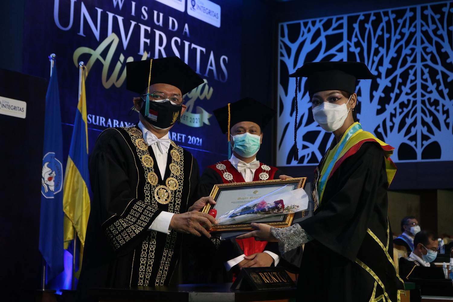 Read more about the article UNAIR Graduation, Rector: UNAIR graduates are like the sun that continue to shine