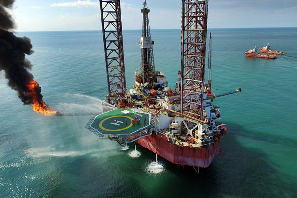 ILUSTRASI eksplorasi minyak di lepas pantai. (Foto: kalimantan.bisnis.com)