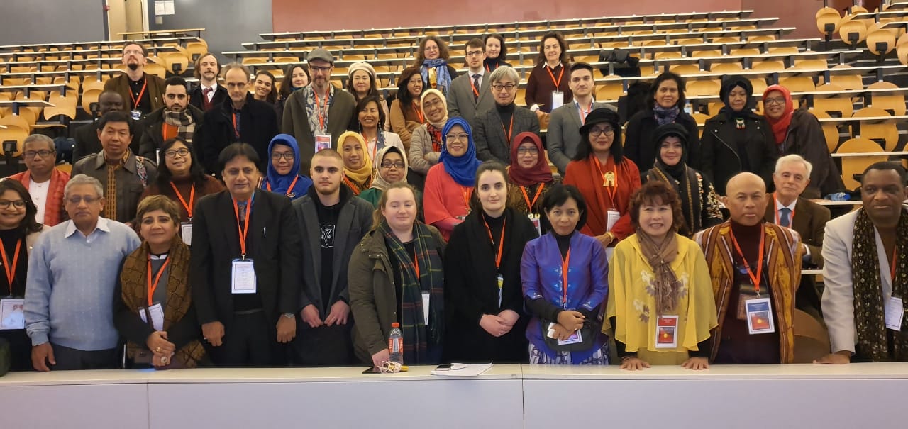 Prof. Emy bersama peserta lainnya dalam kegiatan International Conference di Perancis pada 2020 lalu. (Foto: Pribadi)