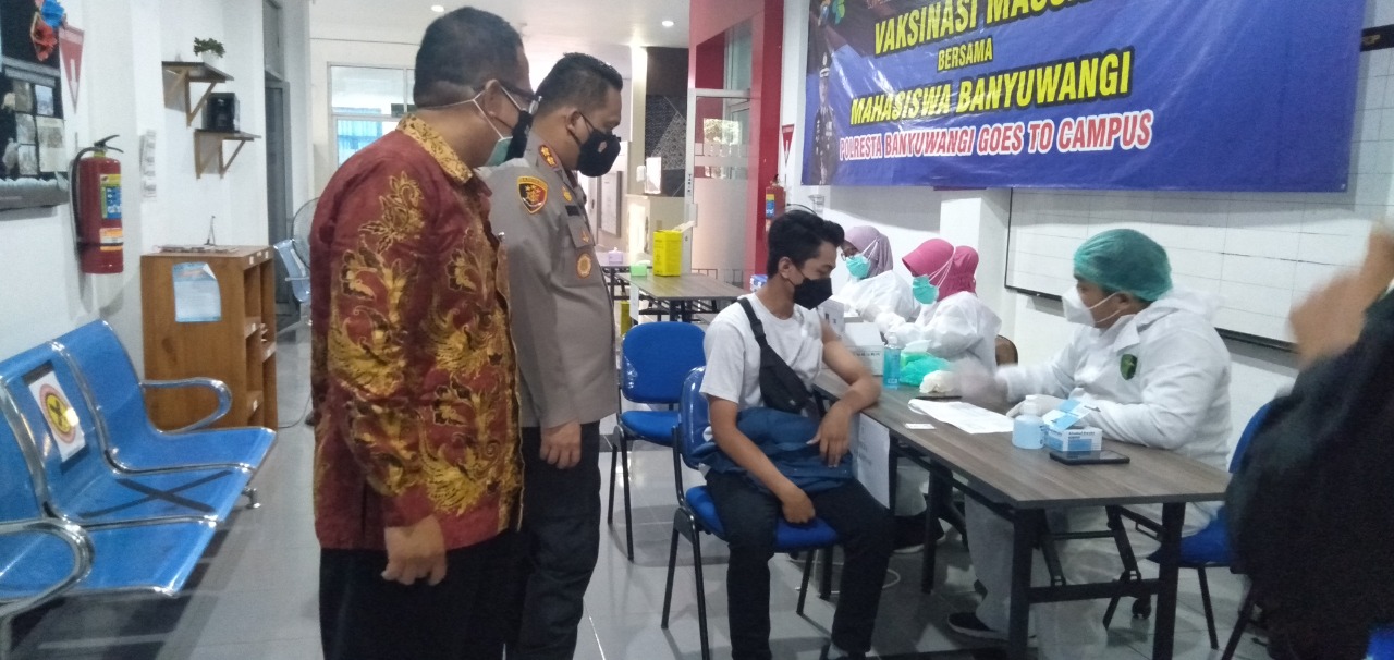 Read more about the article Kata Mereka, Usai Mengikuti Vaksinasi Kolaborasi PSDKU UNAIR dan Polres Banyuwangi