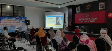 Read more about the article Pandemi Corona, Fakultas Vokasi UNAIR Berikan Pelatihan untuk UMKM Genteng Kreatif Surabaya
