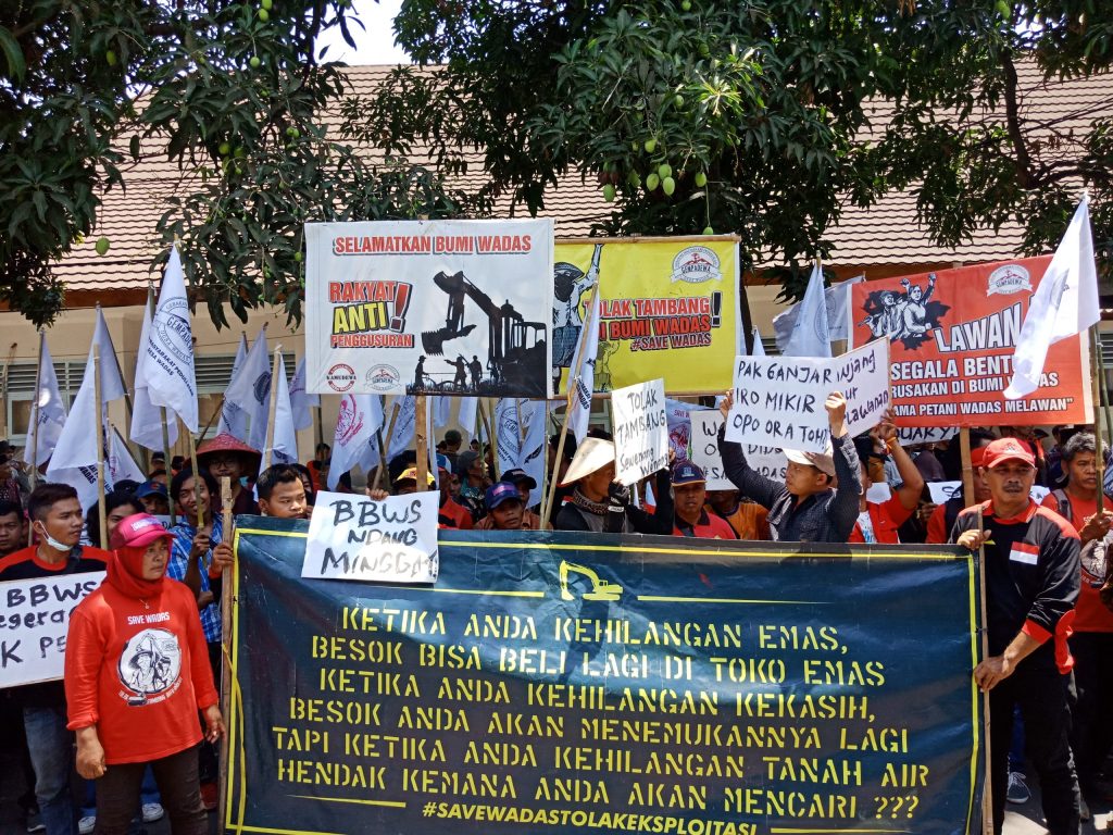 Read more about the article Suara Rakyat Desa Wadas: Kelestarian Tanah yang Diterabas, Hak Asasi Manusia yang Ditindas