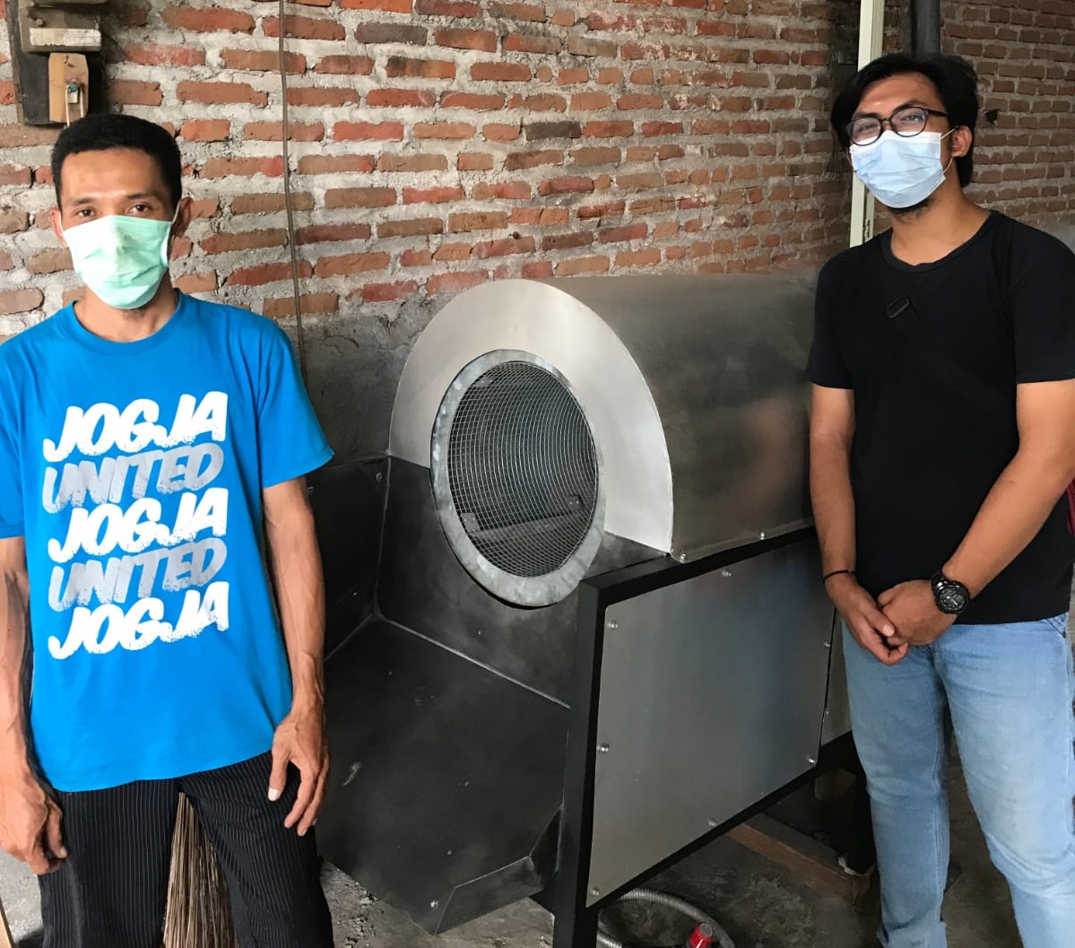 Read more about the article Mahasiswa UNAIR Ciptakan Mesin Penggorengan untuk Membantu UMKM