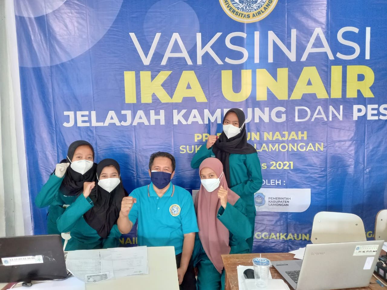 Read more about the article Mahasiswa dan Dosen UNAIR Berbagi Cerita Jadi Relawan Vaksinasi di Pesantren Lamongan